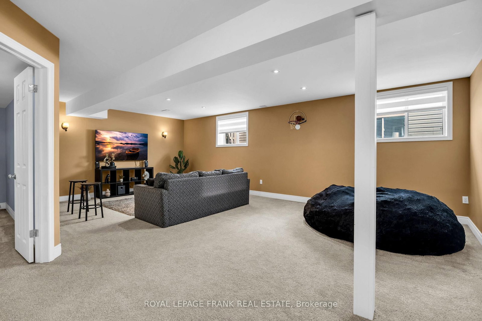 Detached House for sale at 375 St Lawrence Drive, Welland, Ontario, L3C 7H7 - N. Welland - MLS: X12963270