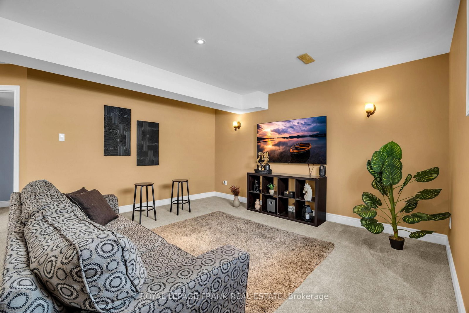 Detached House for sale at 375 St Lawrence Drive, Welland, Ontario, L3C 7H7 - N. Welland - MLS: X12963270