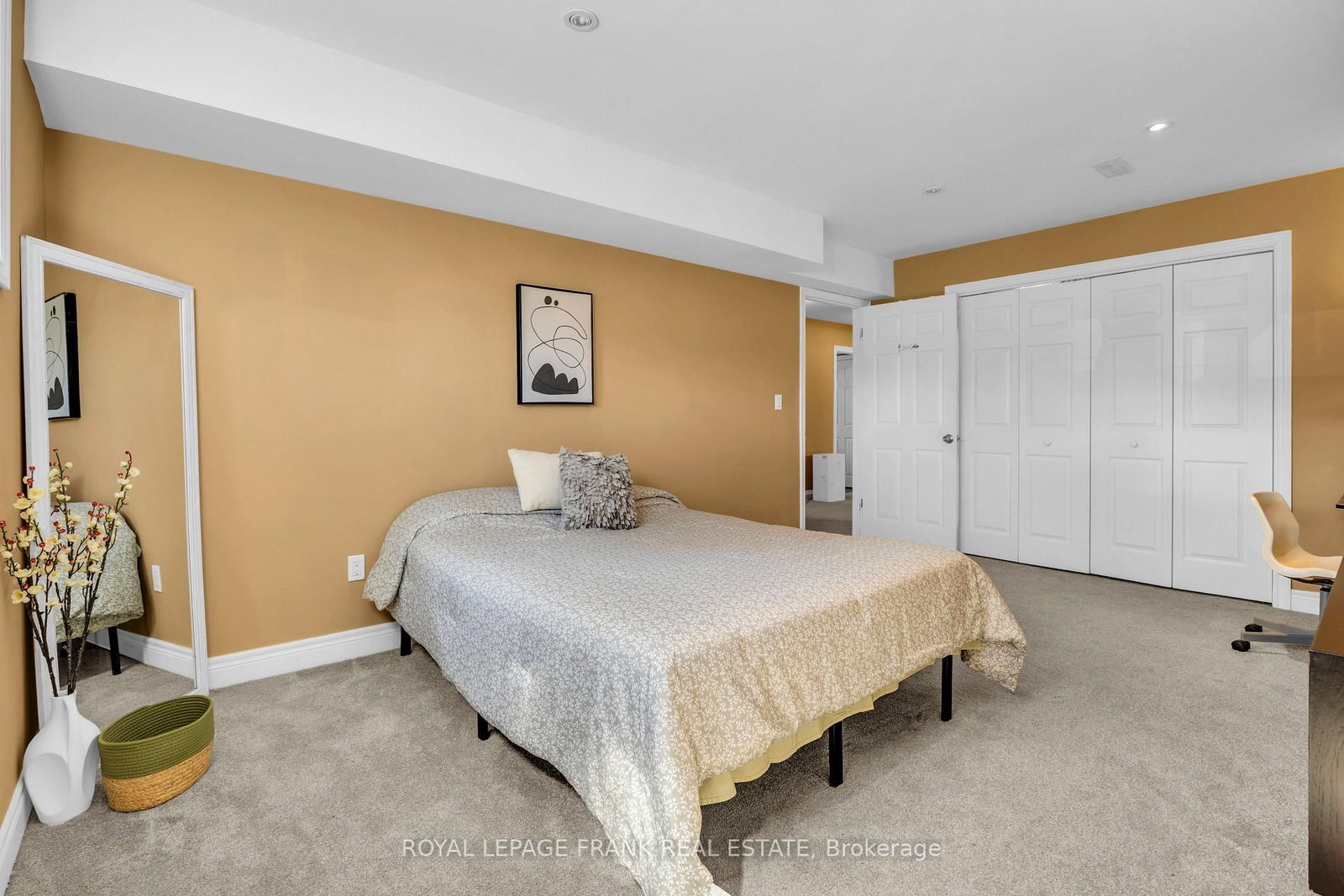 Detached House for sale at 375 St Lawrence Drive, Welland, Ontario, L3C 7H7 - N. Welland - MLS: X12963270