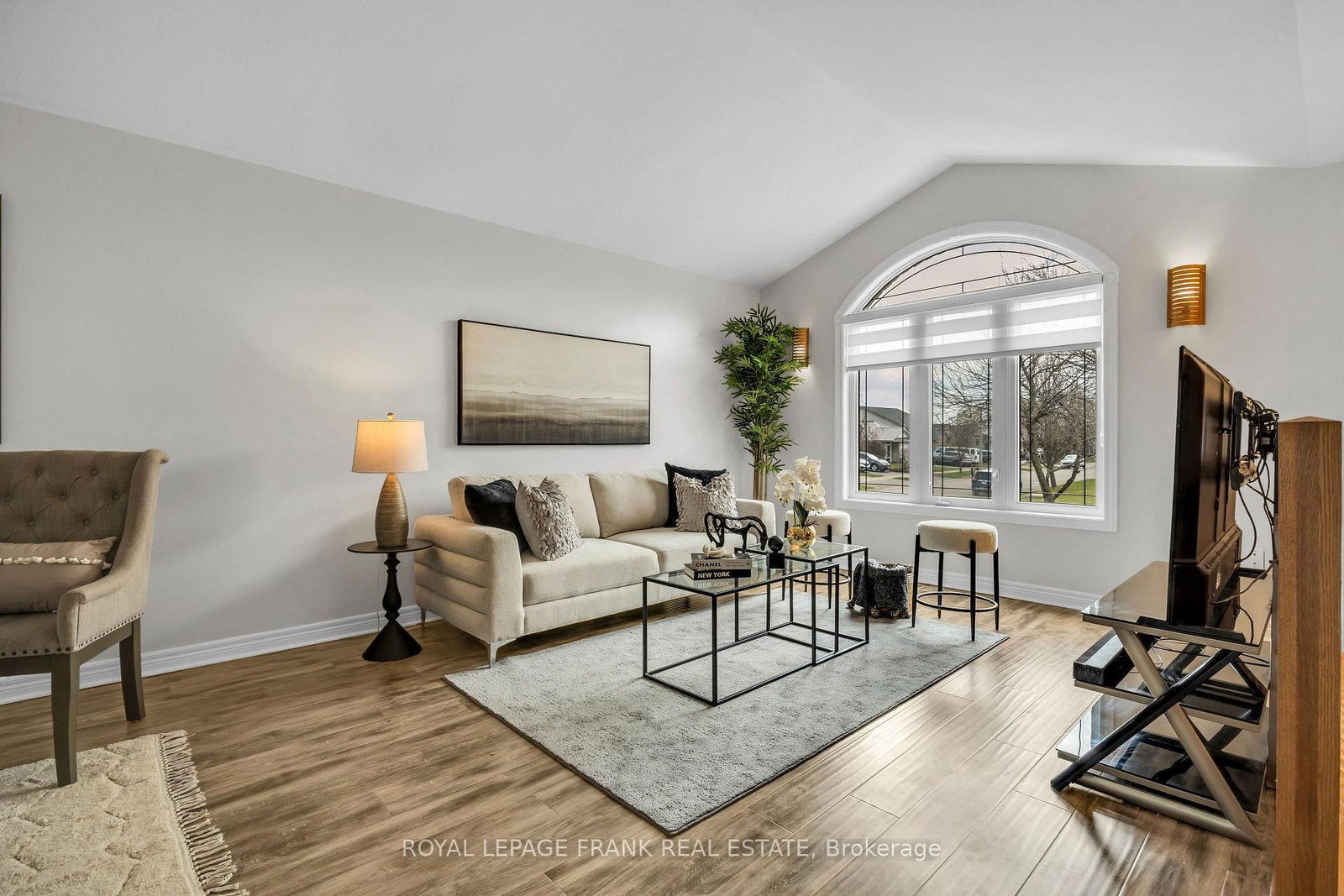 Detached House for sale at 375 St Lawrence Drive, Welland, Ontario, L3C 7H7 - N. Welland - MLS: X12963270