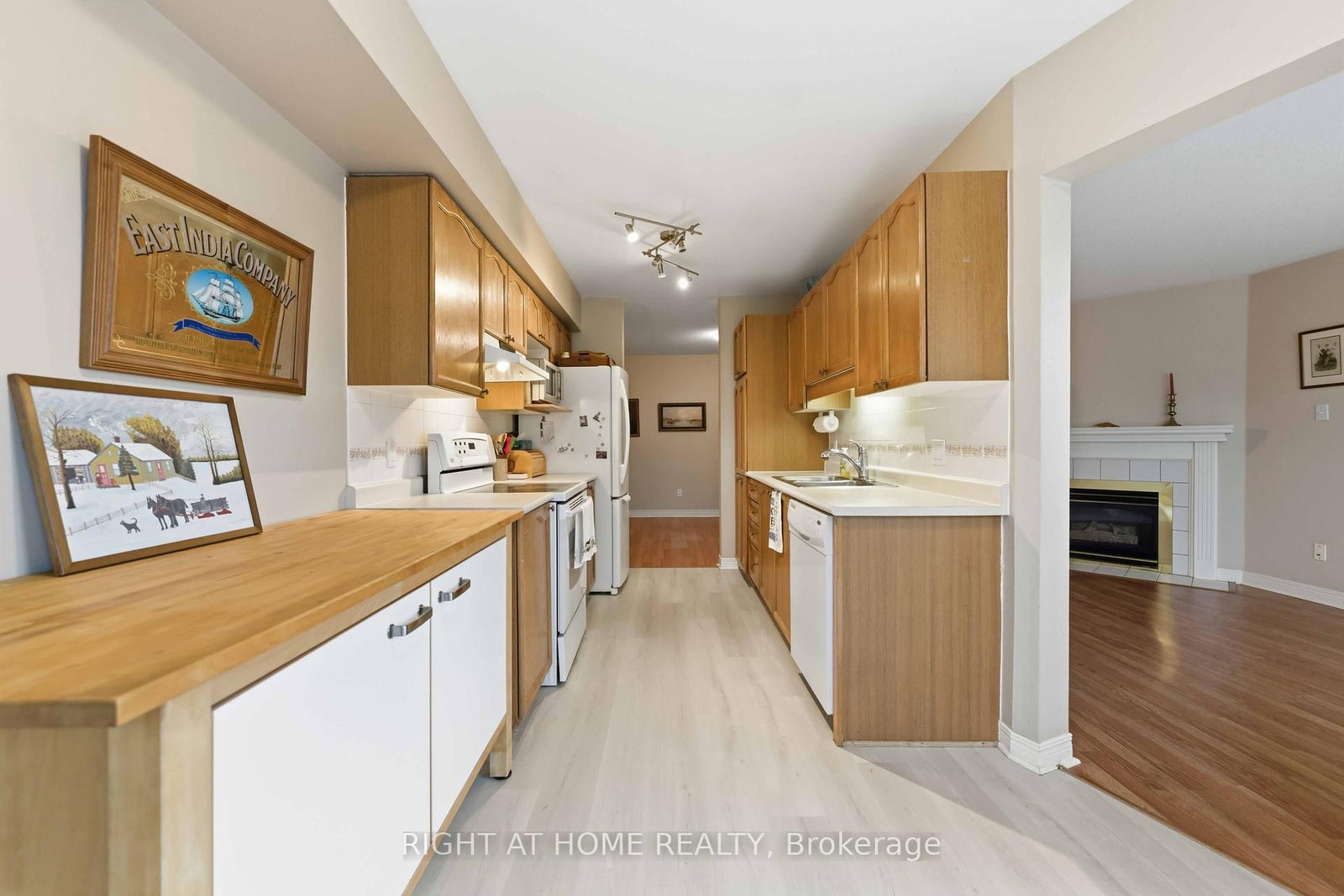 Townhouse for sale at 220 Windhurst Drive, Ottawa, Ontario, K2G 6H9 - Barrhaven East - MLS: X12963304