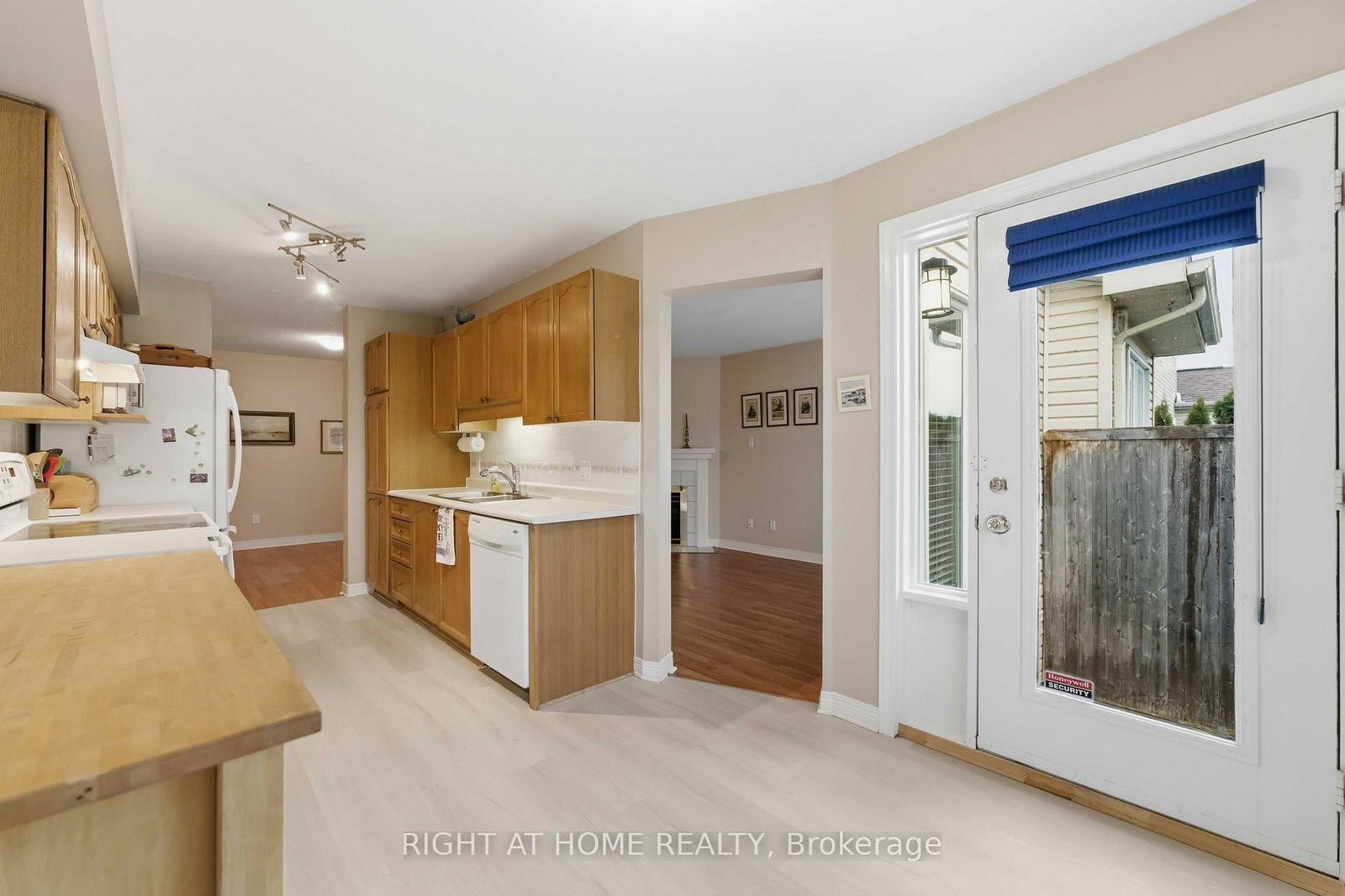 Townhouse for sale at 220 Windhurst Drive, Ottawa, Ontario, K2G 6H9 - Barrhaven East - MLS: X12963304