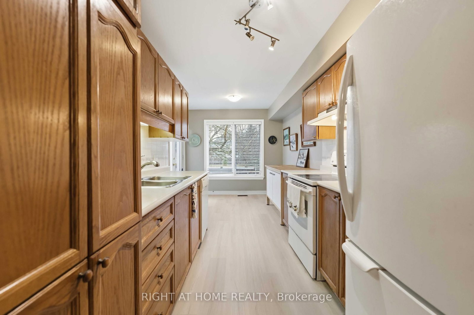 Townhouse for sale at 220 Windhurst Drive, Ottawa, Ontario, K2G 6H9 - Barrhaven East - MLS: X12963304