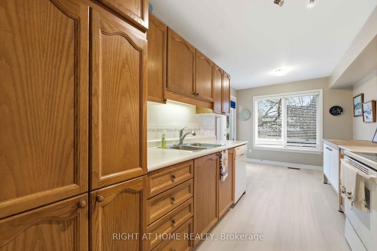 Townhouse for sale at 220 Windhurst Drive, Ottawa, Ontario, K2G 6H9 - Barrhaven East - MLS: X12963304