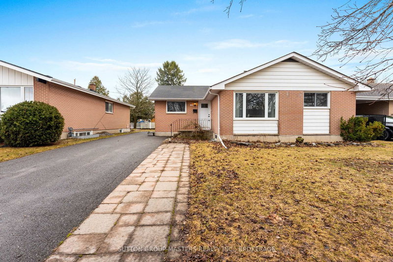 35 Holland Cres, Kingston, K7M 2V7 | Image 2