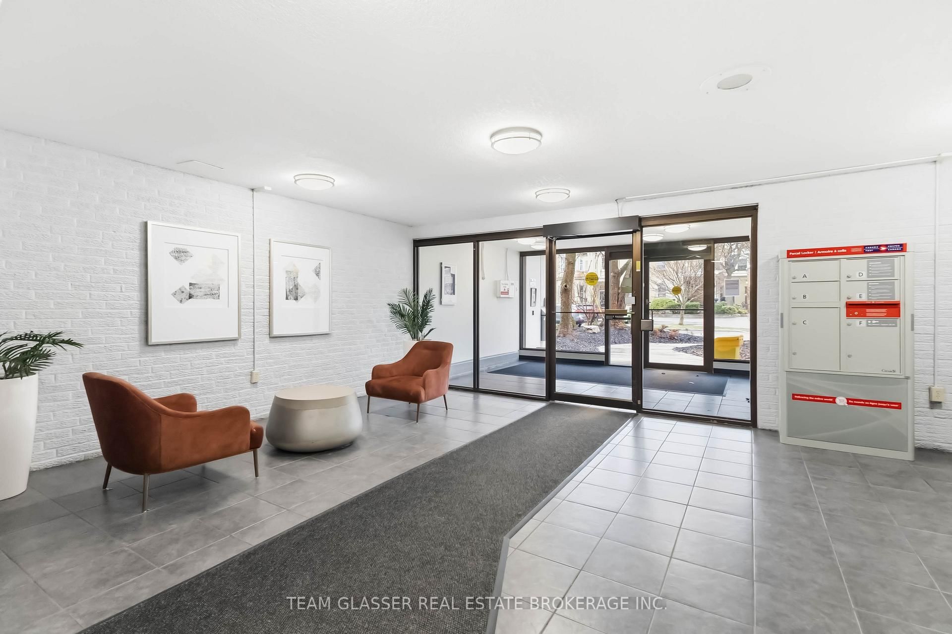 498 Queens Avenue, Unit 802
