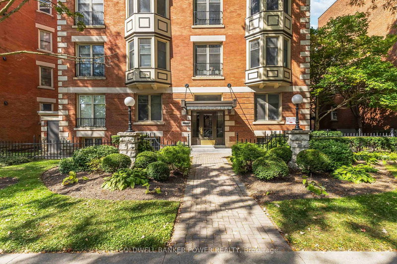 home for lease on 308-460 Wellington Street