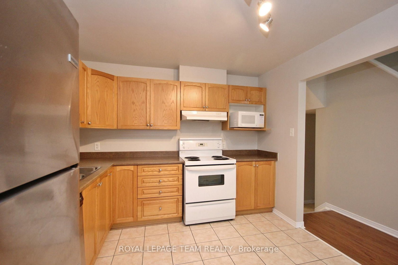 Townhouse for sale at 139 Oakfield Crescent, Ottawa, Ontario, K2J 5H8 - Barrhaven - Longfields - MLS: X12963508