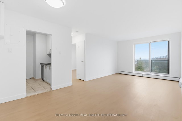 906 - 498 Queens Avenue