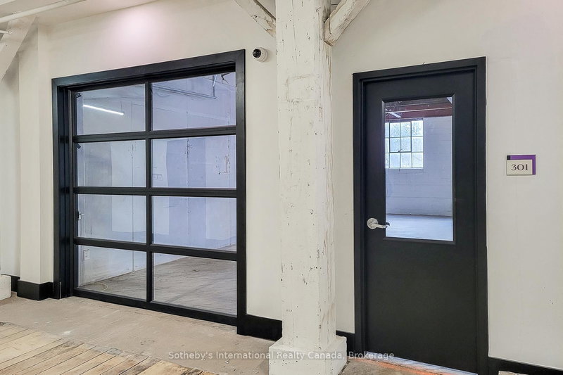 301 - 64 Hatt St, Hamilton, L9H 7T6 | Image 2