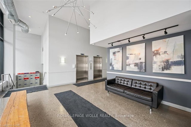 1904 - 1 Victoria Street S