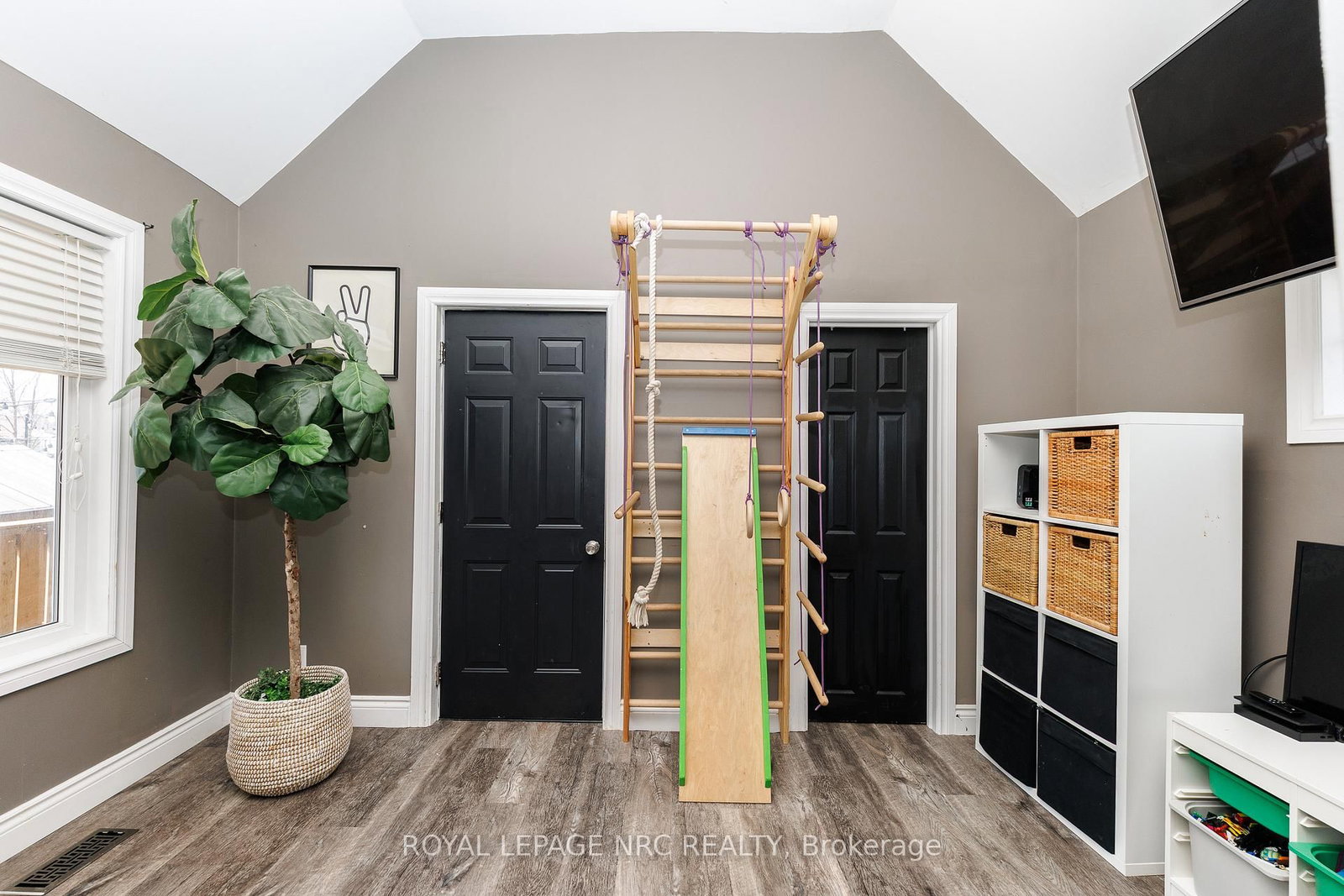 Detached House for sale at 108 High Street, Fort Erie, Ontario, L2A 3P7 - Central - MLS: X12963906