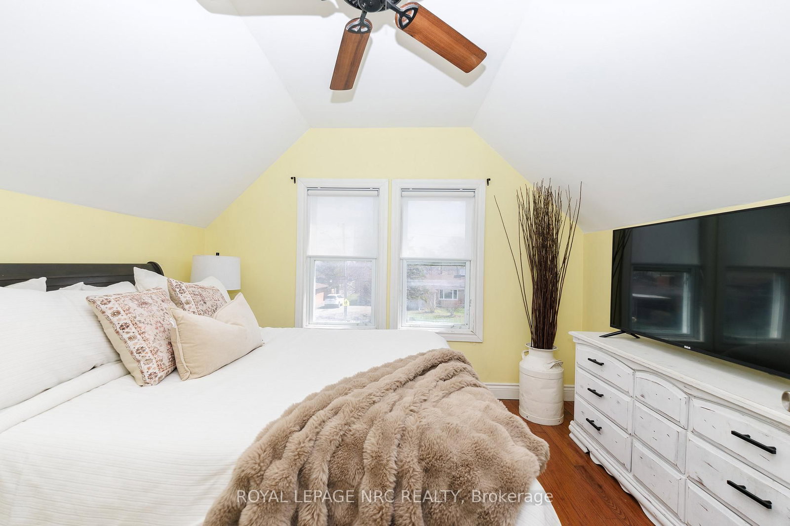 Detached House for sale at 108 High Street, Fort Erie, Ontario, L2A 3P7 - Central - MLS: X12963906