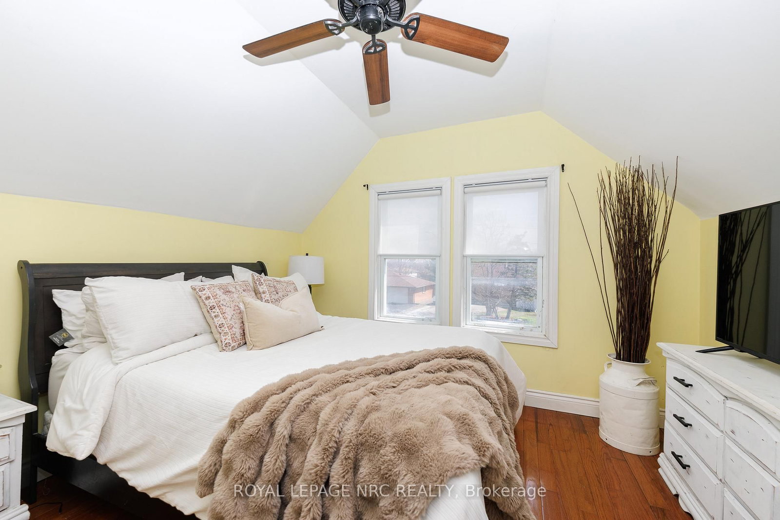 Detached House for sale at 108 High Street, Fort Erie, Ontario, L2A 3P7 - Central - MLS: X12963906