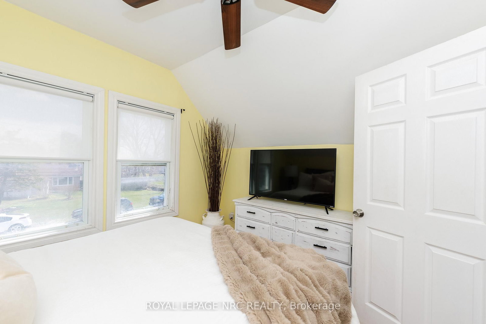 Detached House for sale at 108 High Street, Fort Erie, Ontario, L2A 3P7 - Central - MLS: X12963906