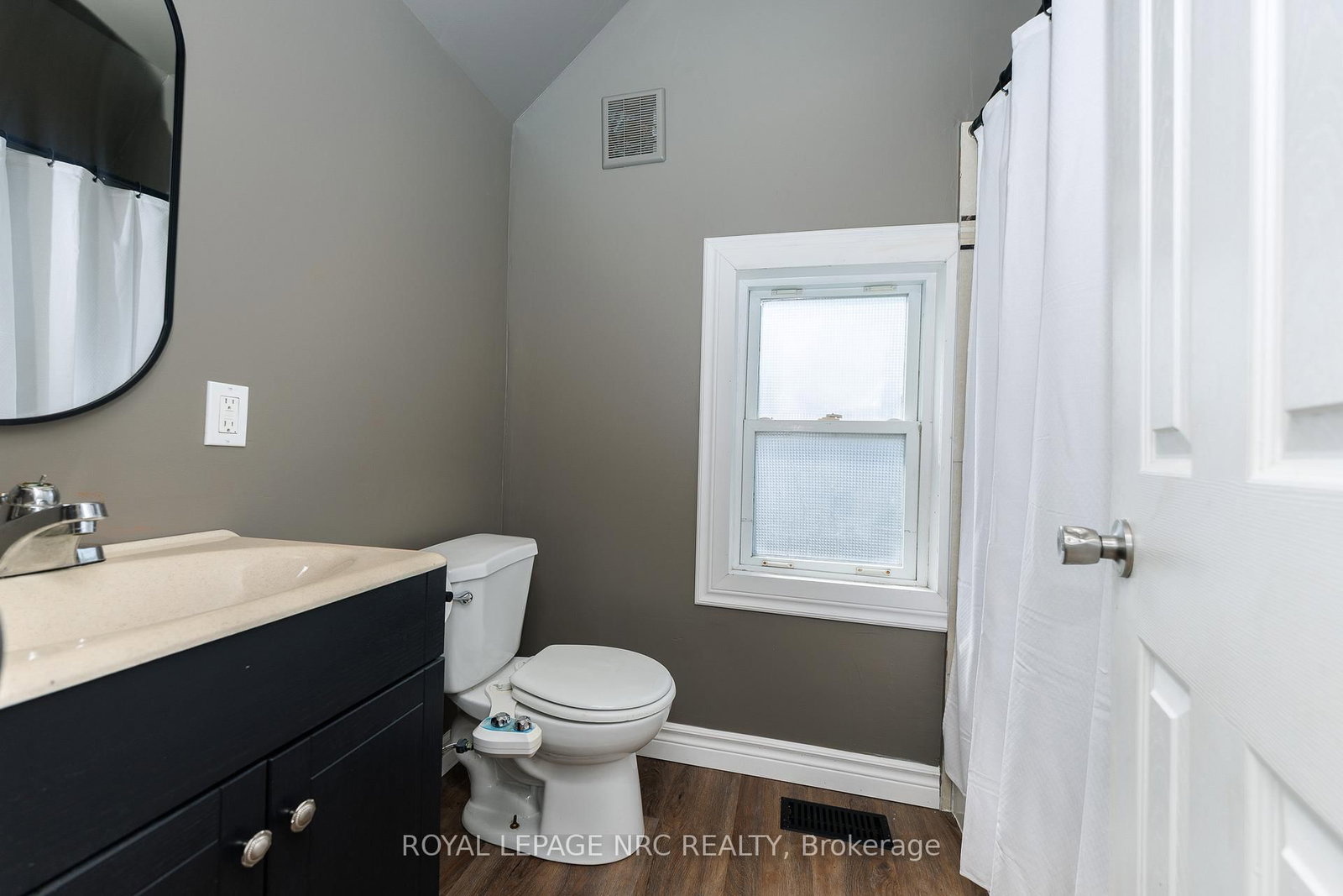 Detached House for sale at 108 High Street, Fort Erie, Ontario, L2A 3P7 - Central - MLS: X12963906