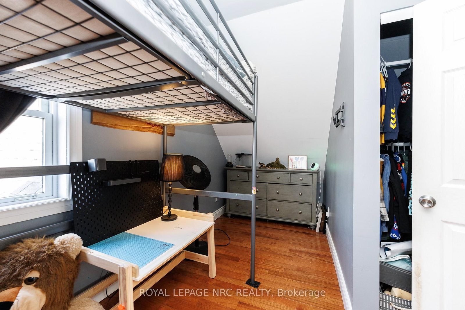 Detached House for sale at 108 High Street, Fort Erie, Ontario, L2A 3P7 - Central - MLS: X12963906