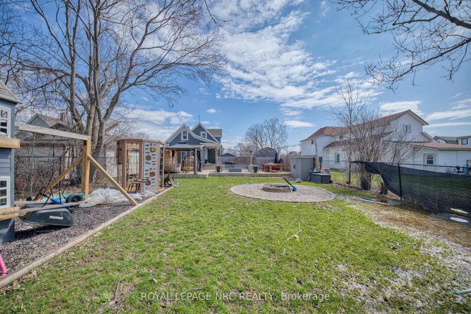 Detached House for sale at 108 High Street, Fort Erie, Ontario, L2A 3P7 - Central - MLS: X12963906