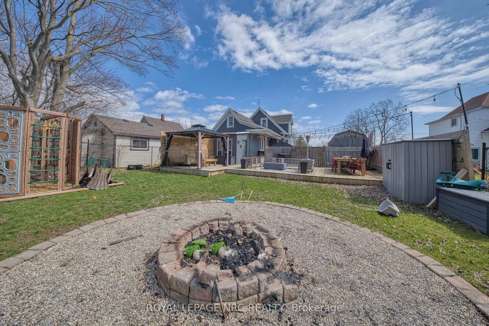 Detached House for sale at 108 High Street, Fort Erie, Ontario, L2A 3P7 - Central - MLS: X12963906