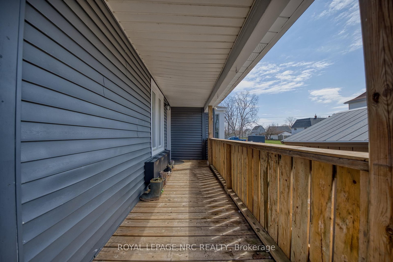 Detached House for sale at 108 High Street, Fort Erie, Ontario, L2A 3P7 - Central - MLS: X12963906