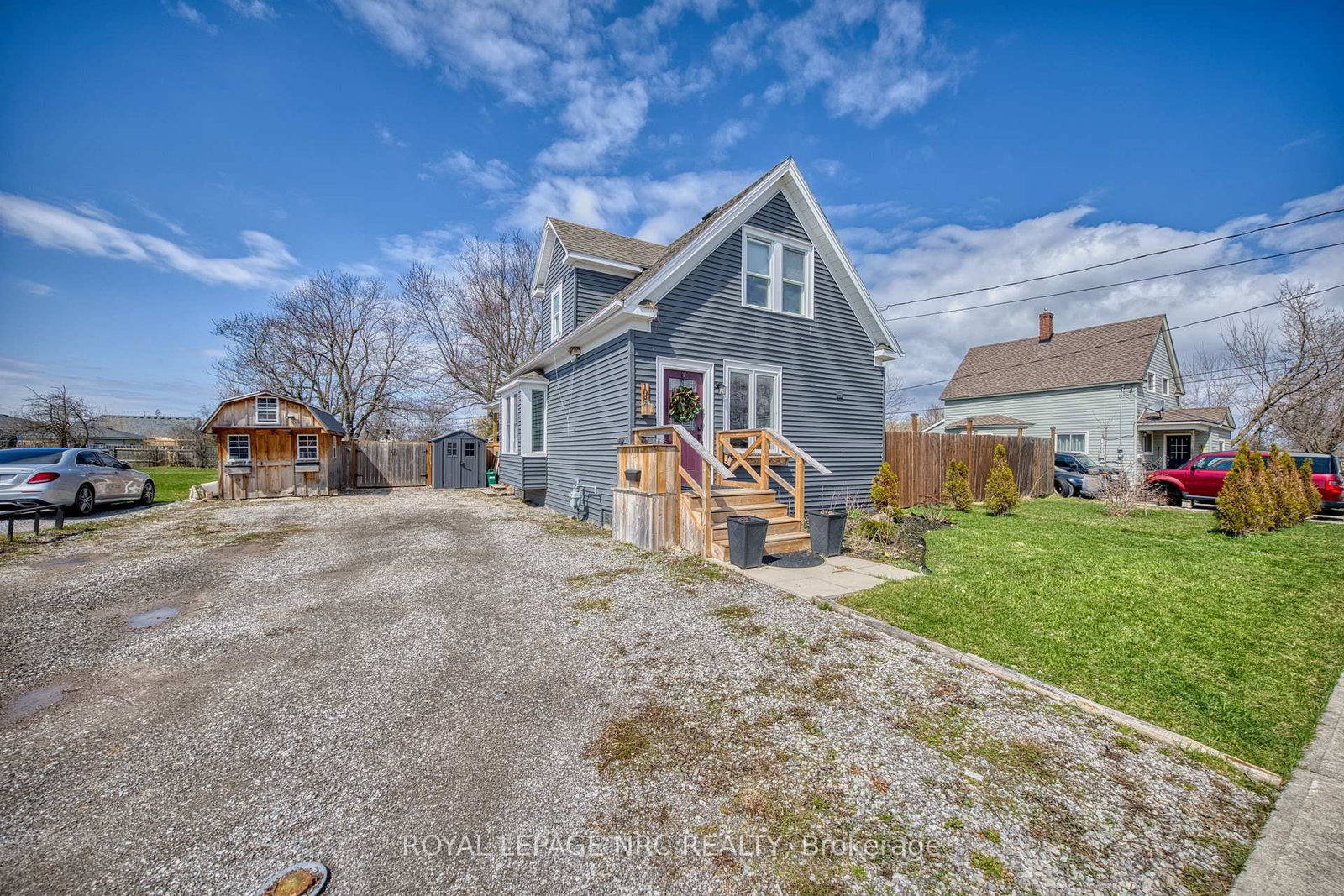 Detached House for sale at 108 High Street, Fort Erie, Ontario, L2A 3P7 - Central - MLS: X12963906