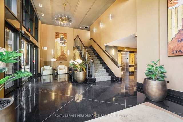 801 - 245 Kent Street