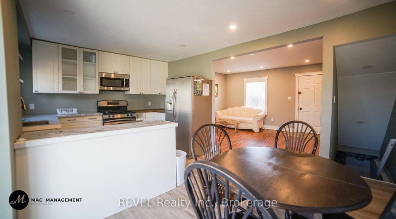 32 Edmund St, St. Catharines, L2R 2G2 | Image 3