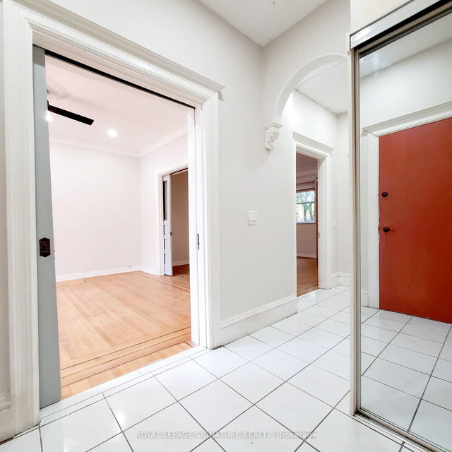 2 - 116 Fairholt Road S