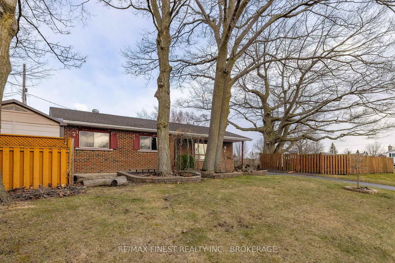 628 Stanford St, Kingston, K7M 6A1 | Image 2