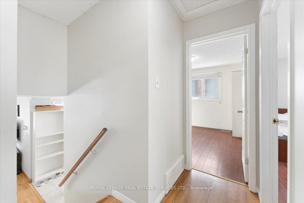 Semi-Detached House for sale at 57 Elora Drive, Hamilton, Ontario, L9C 6T4 - Fessenden - MLS: X12964088