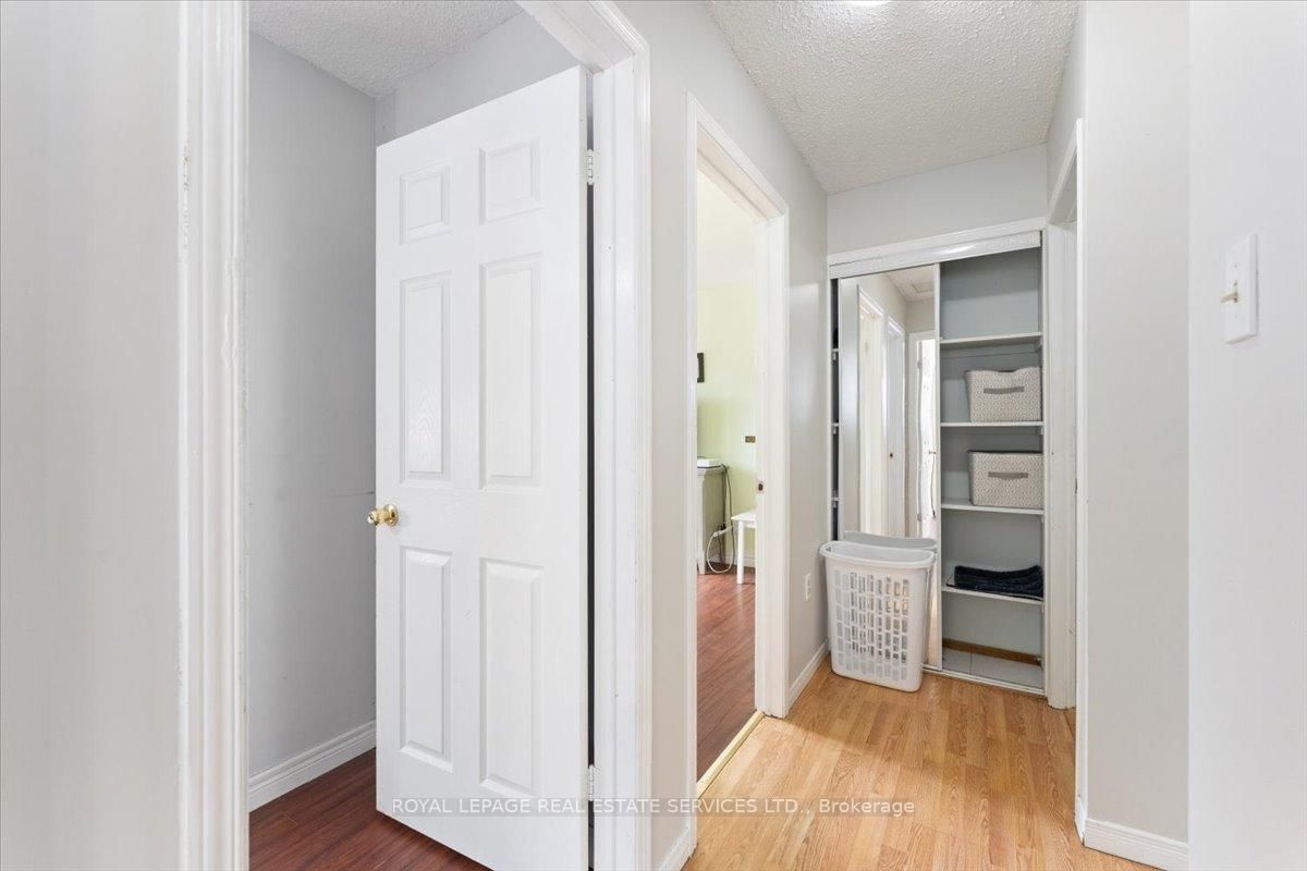 Semi-Detached House for sale at 57 Elora Drive, Hamilton, Ontario, L9C 6T4 - Fessenden - MLS: X12964088