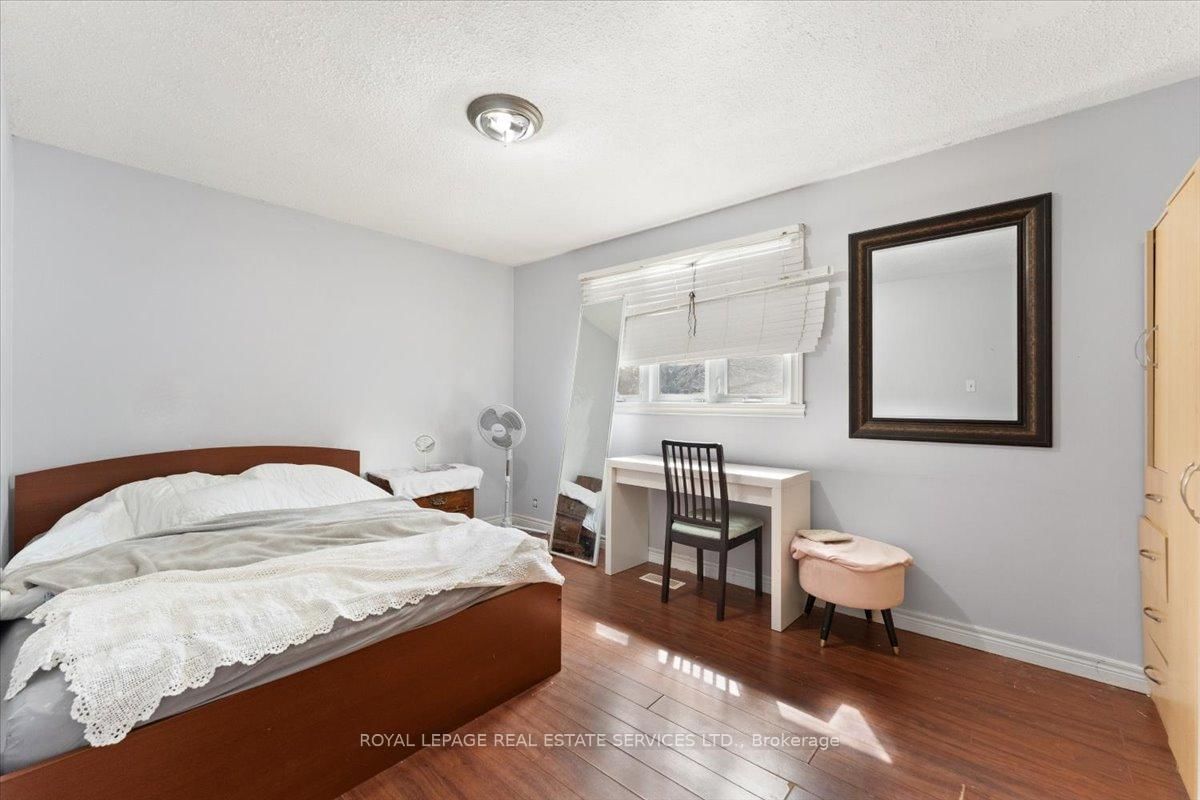 Semi-Detached House for sale at 57 Elora Drive, Hamilton, Ontario, L9C 6T4 - Fessenden - MLS: X12964088