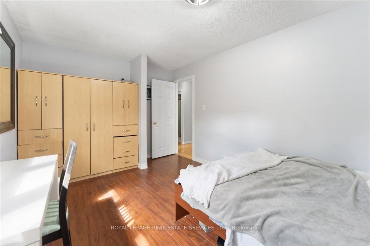 Semi-Detached House for sale at 57 Elora Drive, Hamilton, Ontario, L9C 6T4 - Fessenden - MLS: X12964088