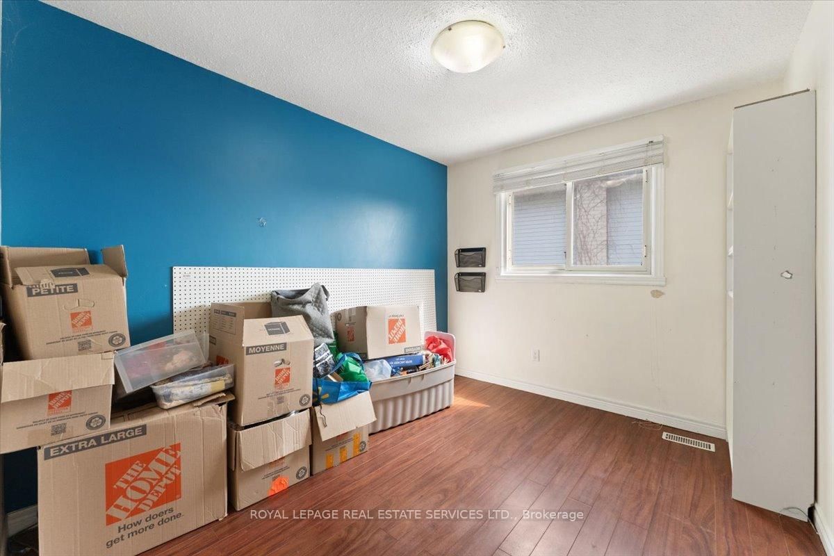 Semi-Detached House for sale at 57 Elora Drive, Hamilton, Ontario, L9C 6T4 - Fessenden - MLS: X12964088