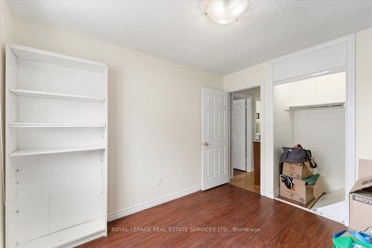 Semi-Detached House for sale at 57 Elora Drive, Hamilton, Ontario, L9C 6T4 - Fessenden - MLS: X12964088