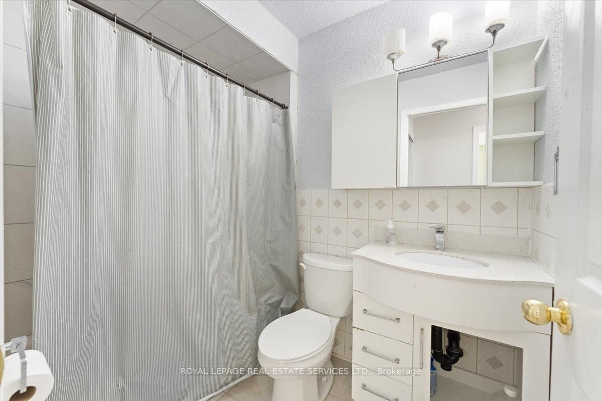 Semi-Detached House for sale at 57 Elora Drive, Hamilton, Ontario, L9C 6T4 - Fessenden - MLS: X12964088