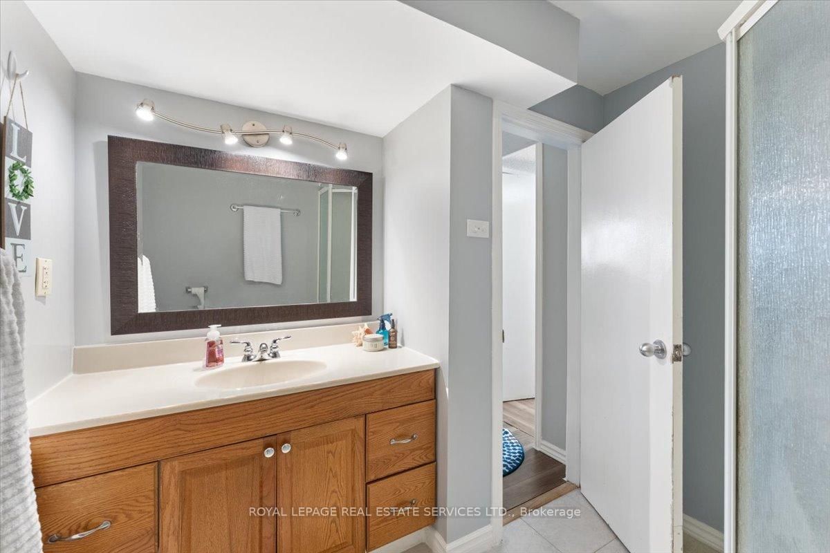 Semi-Detached House for sale at 57 Elora Drive, Hamilton, Ontario, L9C 6T4 - Fessenden - MLS: X12964088