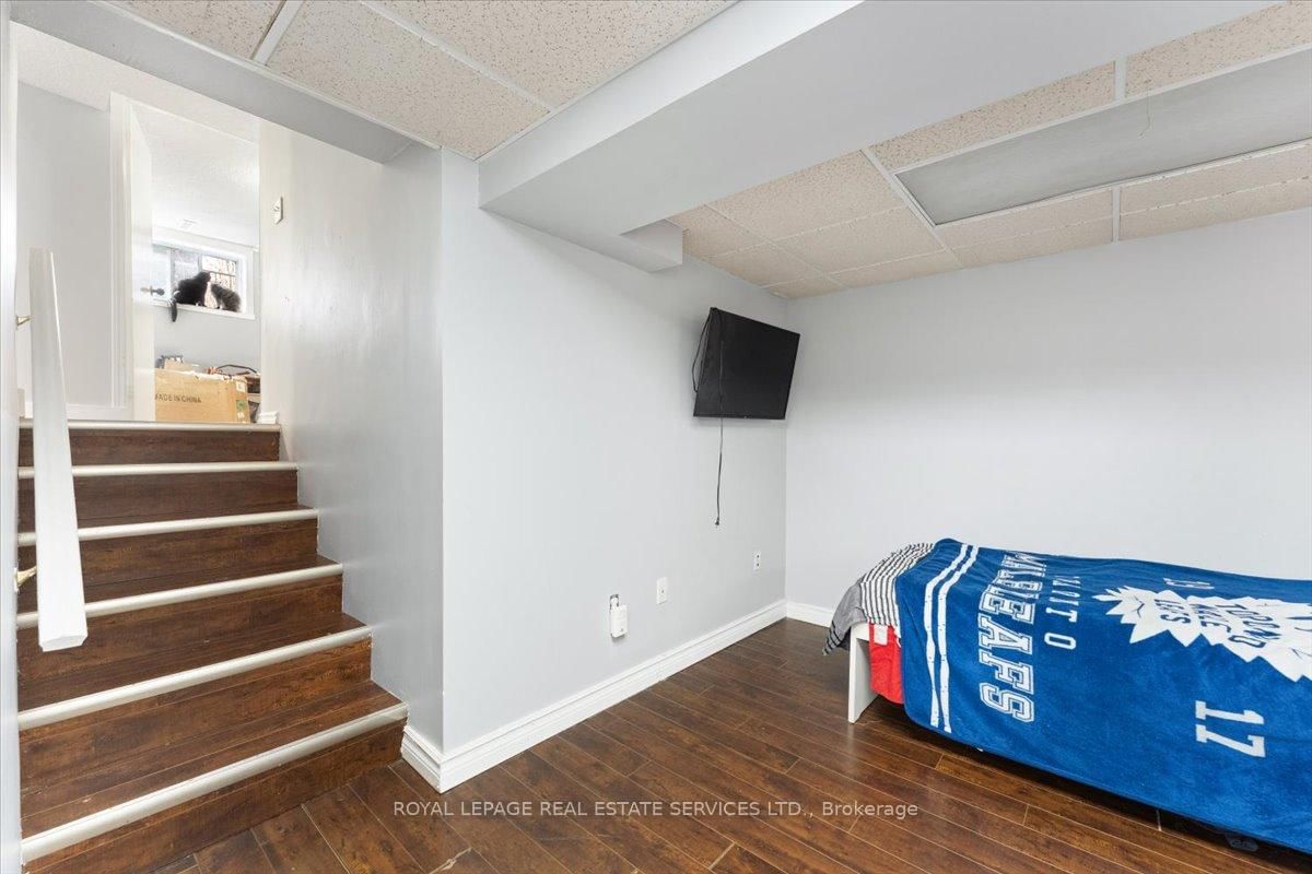 Semi-Detached House for sale at 57 Elora Drive, Hamilton, Ontario, L9C 6T4 - Fessenden - MLS: X12964088