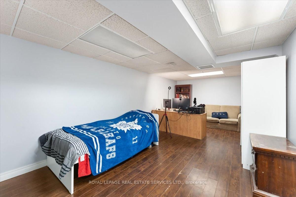 Semi-Detached House for sale at 57 Elora Drive, Hamilton, Ontario, L9C 6T4 - Fessenden - MLS: X12964088