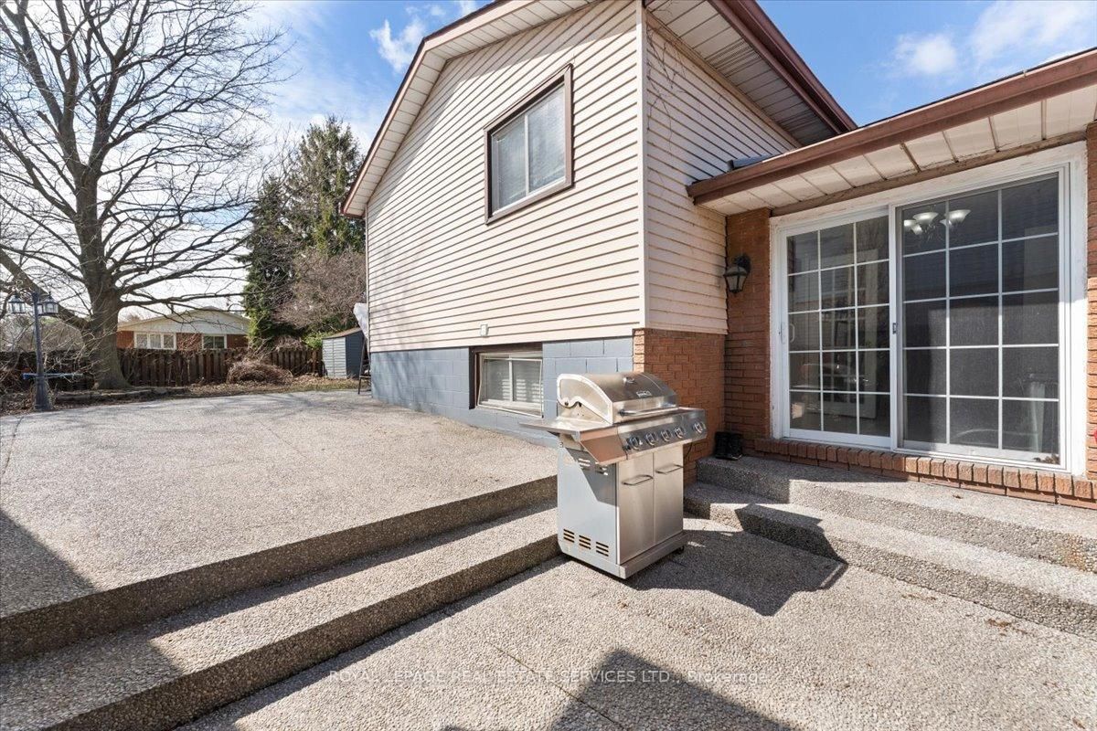 Semi-Detached House for sale at 57 Elora Drive, Hamilton, Ontario, L9C 6T4 - Fessenden - MLS: X12964088