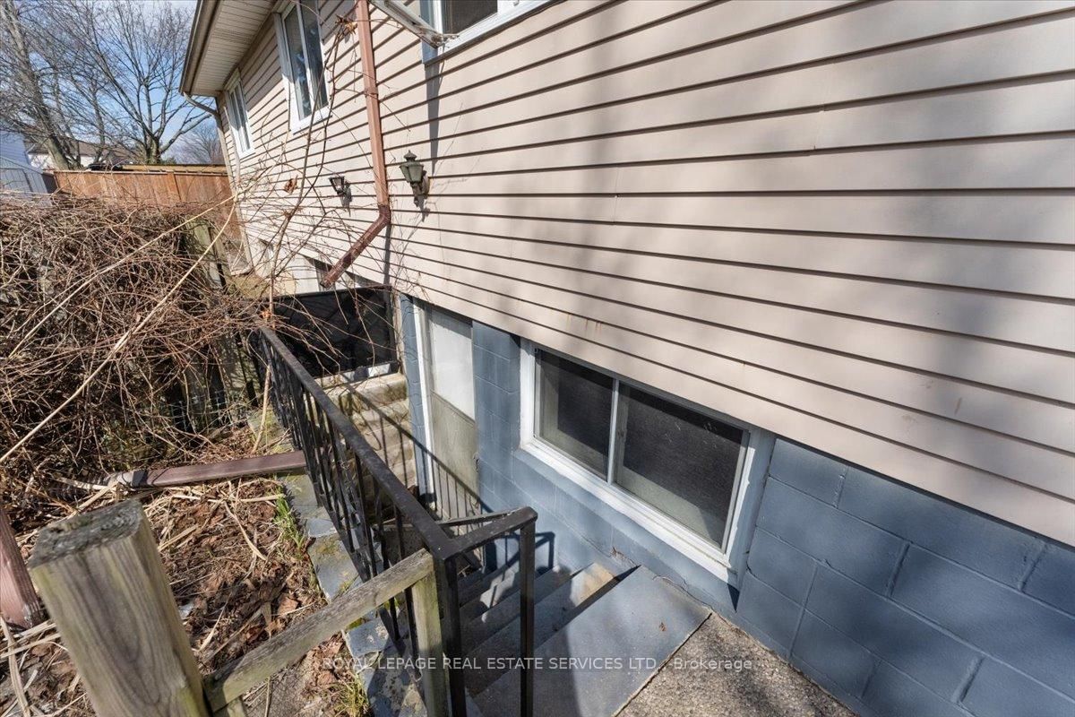 Semi-Detached House for sale at 57 Elora Drive, Hamilton, Ontario, L9C 6T4 - Fessenden - MLS: X12964088