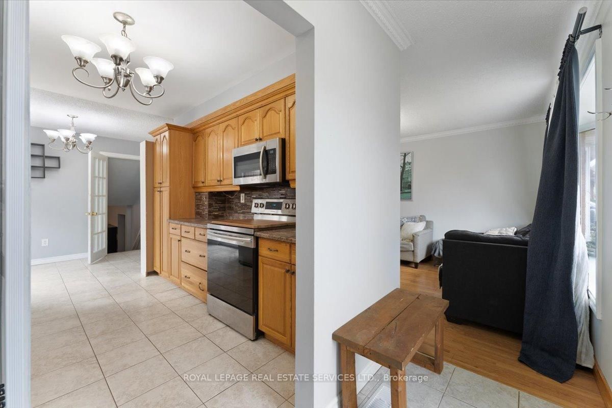 Semi-Detached House for sale at 57 Elora Drive, Hamilton, Ontario, L9C 6T4 - Fessenden - MLS: X12964088