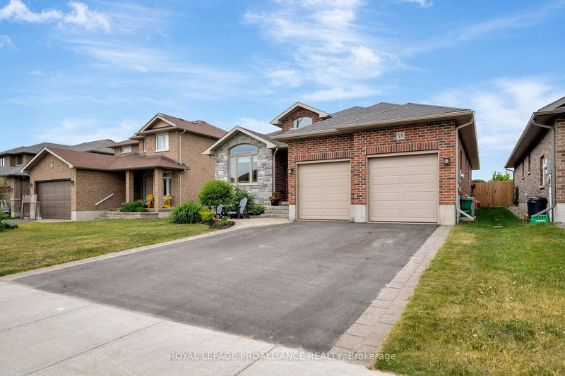 58 Crews Cres, Quinte West, K8V 0G3 | Image 2