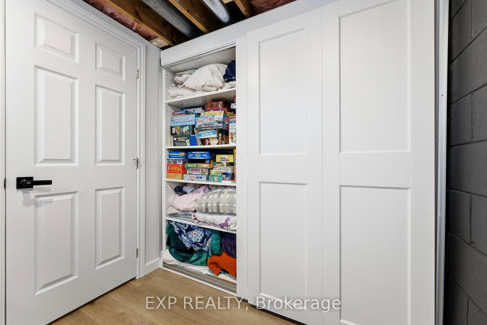 Detached House for sale at 1 Nelles Avenue, Quinte West, Ontario, K8V 3A6 - Sidney Ward - MLS: X12964258