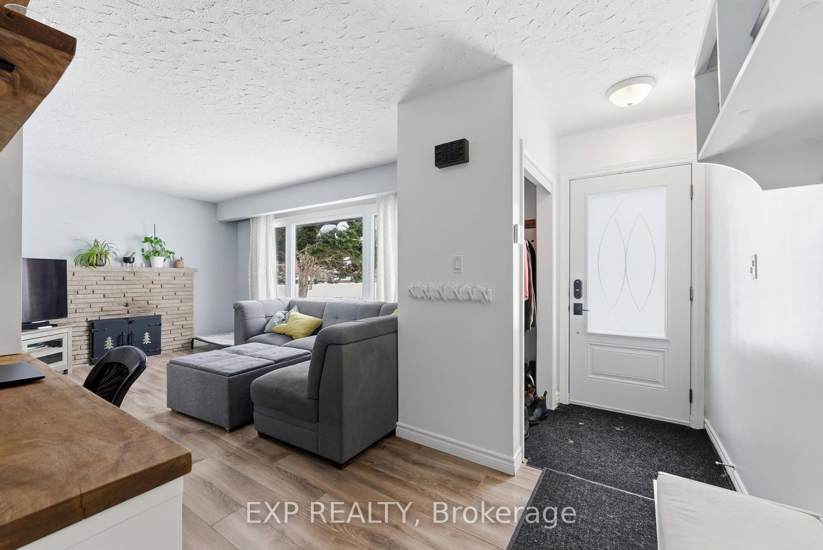 Detached House for sale at 1 Nelles Avenue, Quinte West, Ontario, K8V 3A6 - Sidney Ward - MLS: X12964258