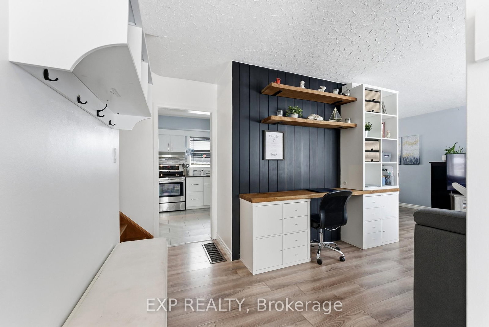 Detached House for sale at 1 Nelles Avenue, Quinte West, Ontario, K8V 3A6 - Sidney Ward - MLS: X12964258