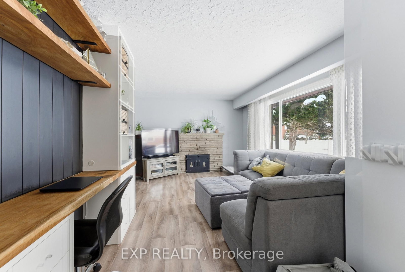 Detached House for sale at 1 Nelles Avenue, Quinte West, Ontario, K8V 3A6 - Sidney Ward - MLS: X12964258