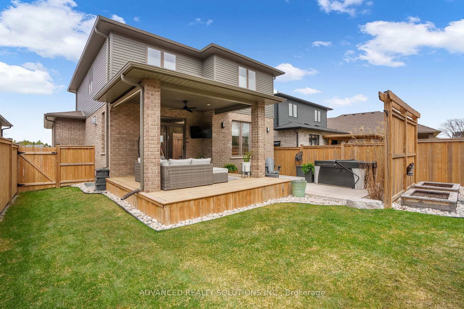 2209 Linkway Boulevard - Photo 2