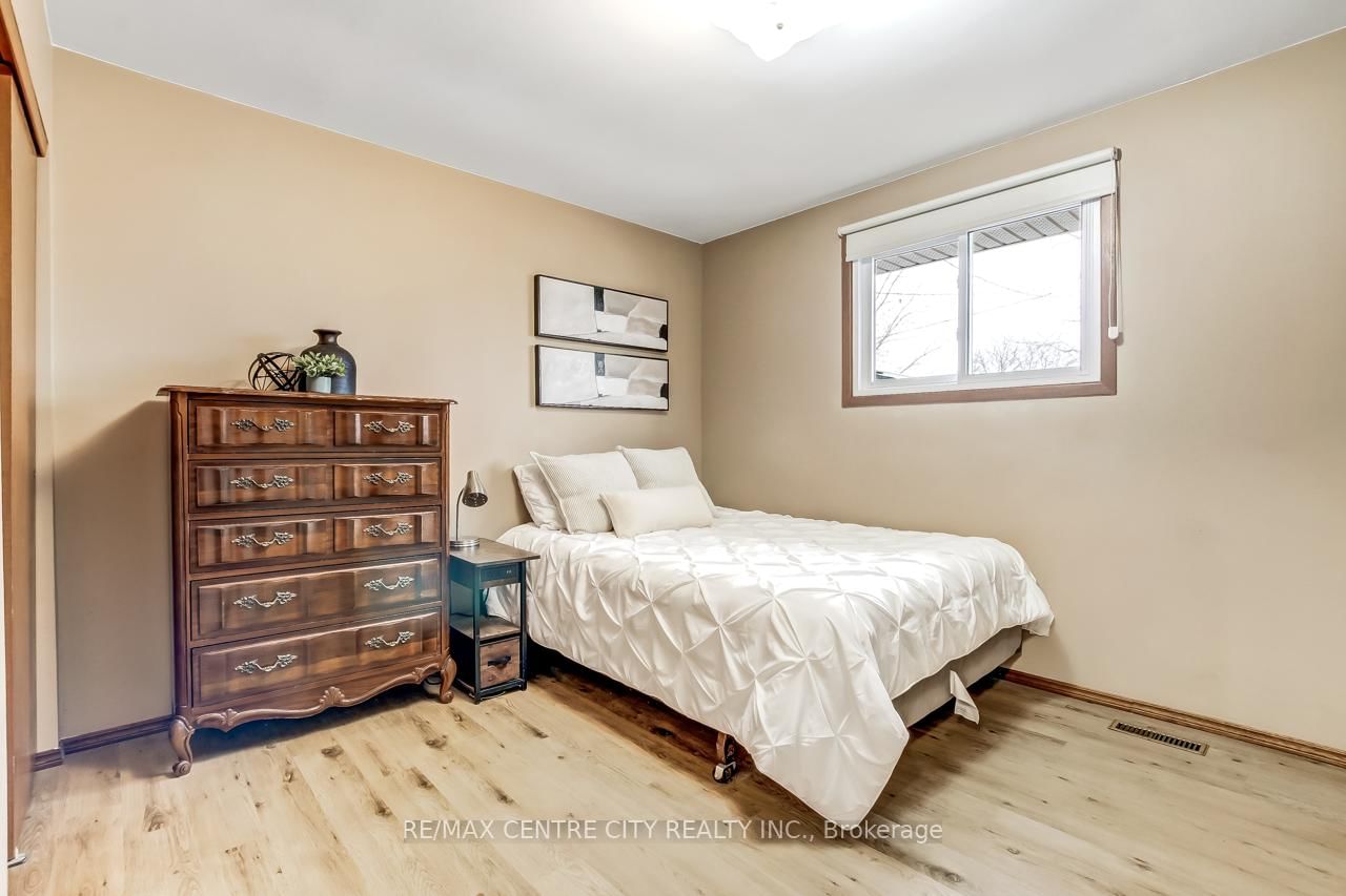 Detached House for sale at 50 Erinlea Drive, St. Thomas, Ontario, N5R 5P1 - St. Thomas - MLS: X12964494