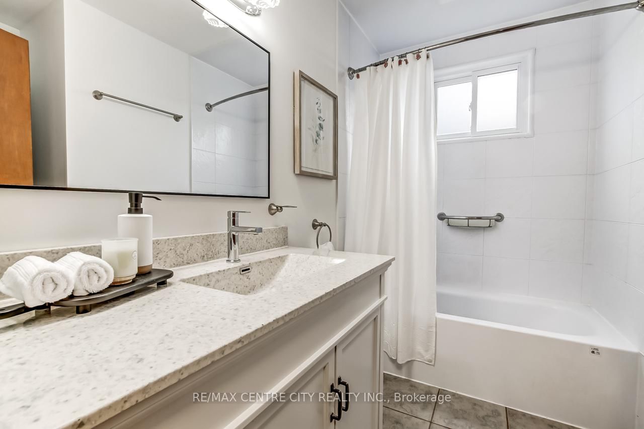 Detached House for sale at 50 Erinlea Drive, St. Thomas, Ontario, N5R 5P1 - St. Thomas - MLS: X12964494